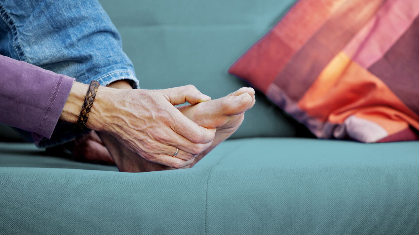 How to Relieve Rheumatoid Arthritis Foot Pain